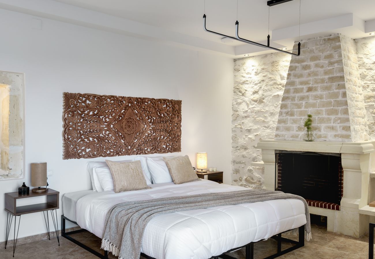 Villa in Kato Poros - Villa Angelo | Bohemian Stone Escape with Pool near Rethymno