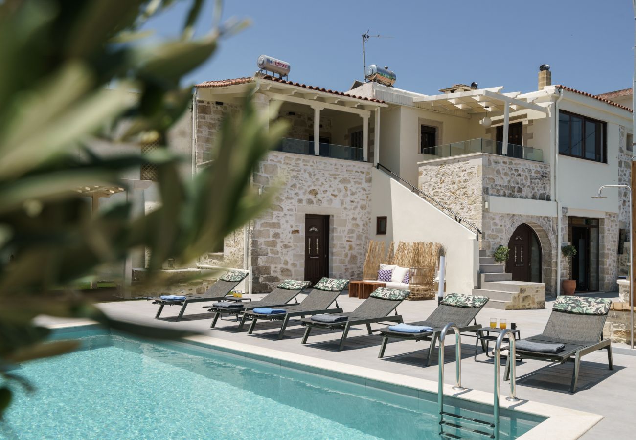 Villa in Kato Poros - Villa Angelo | Bohemian Stone Escape with Pool near Rethymno