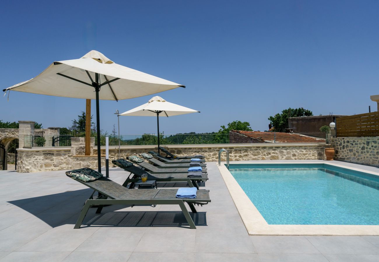 Villa in Kato Poros - Villa Angelo | Bohemian Stone Escape with Pool near Rethymno