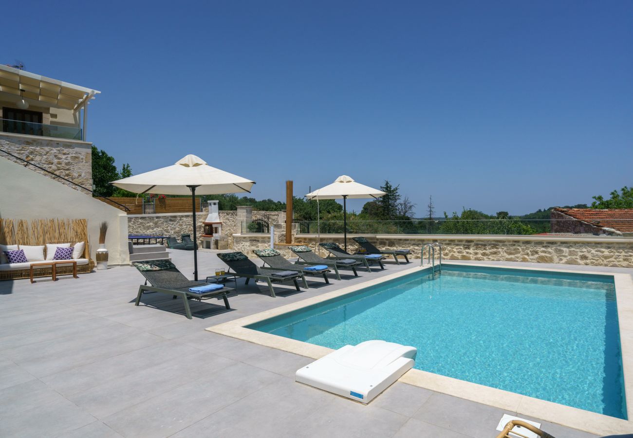 Villa in Kato Poros - Villa Angelo | Bohemian Stone Escape with Pool near Rethymno
