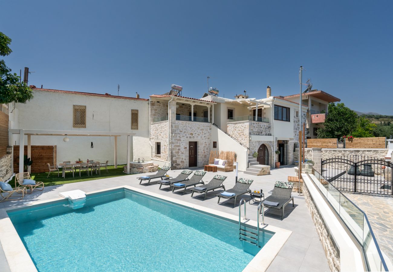 Villa in Kato Poros - Villa Angelo | Bohemian Stone Escape with Pool near Rethymno