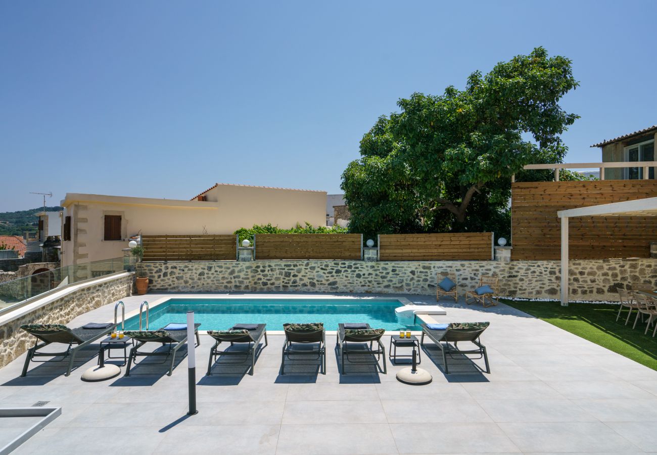 Villa in Kato Poros - Villa Angelo | Bohemian Stone Escape with Pool near Rethymno