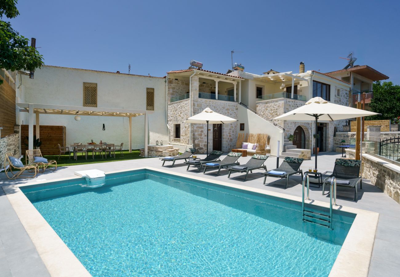 Villa in Kato Poros - Villa Angelo | Bohemian Stone Escape with Pool near Rethymno