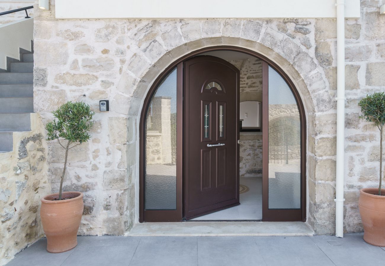 Villa in Kato Poros - Villa Angelo | Bohemian Stone Escape with Pool near Rethymno