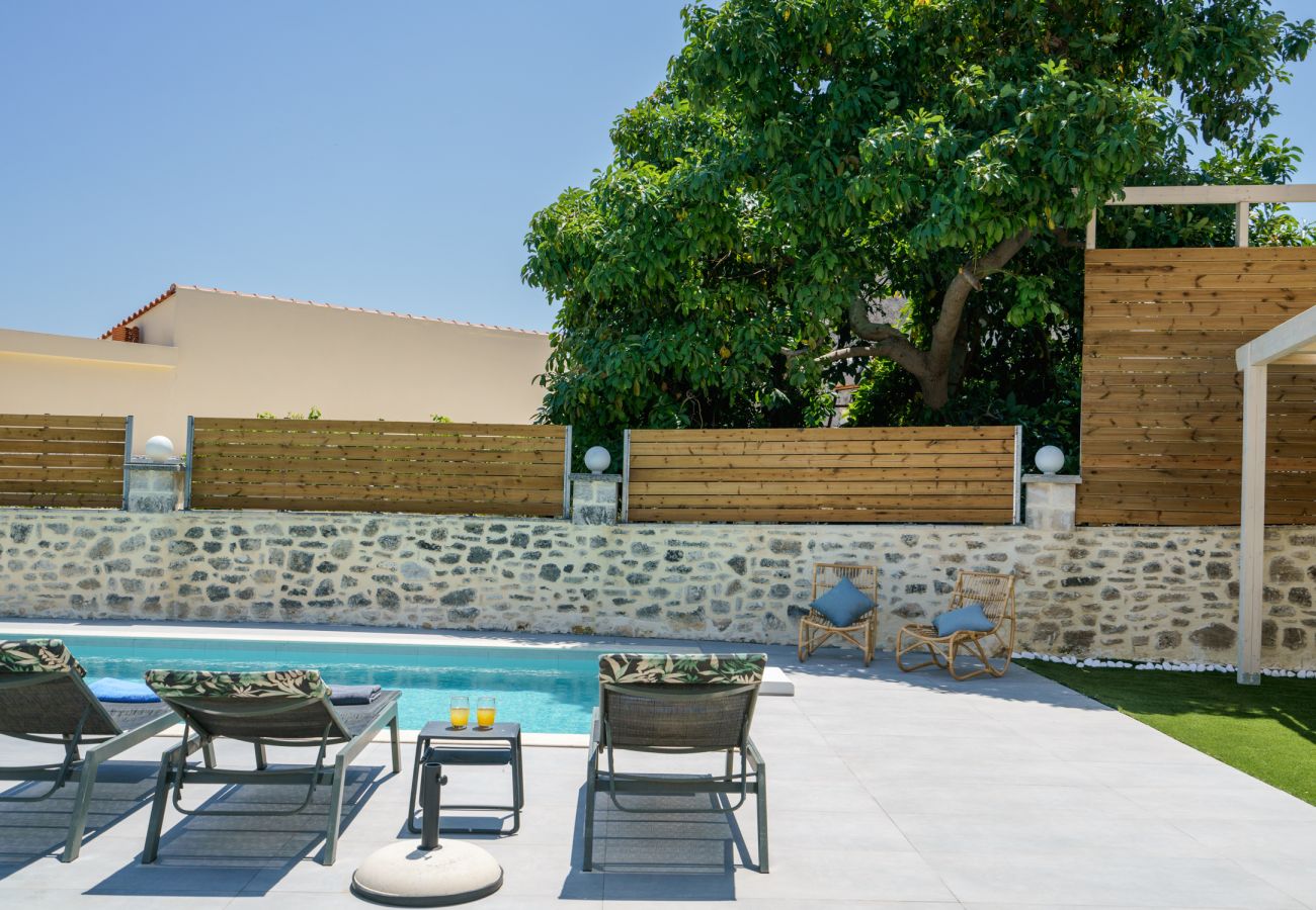 Villa in Kato Poros - Villa Angelo | Bohemian Stone Escape with Pool near Rethymno