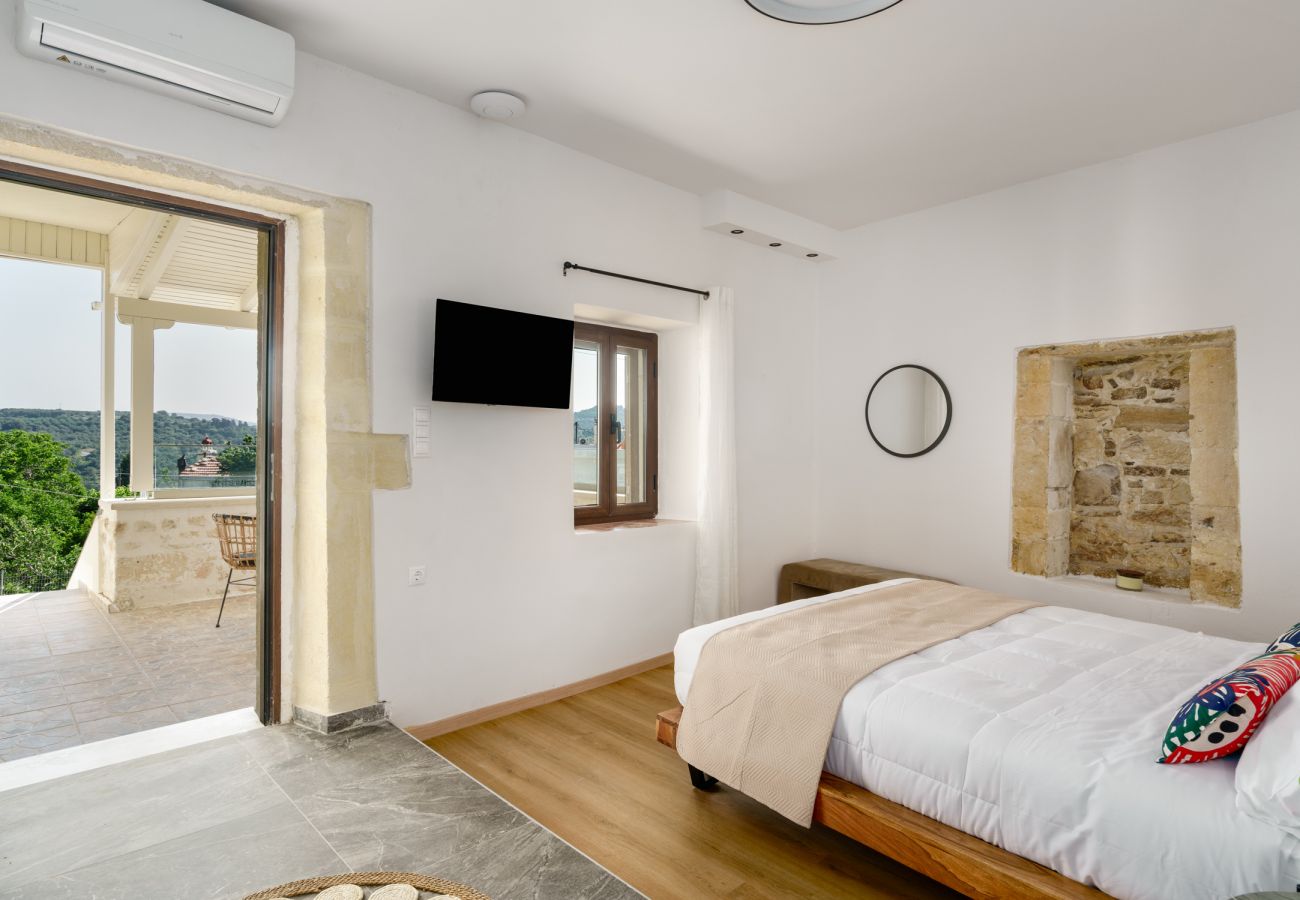 Villa in Kato Poros - Villa Angelo | Bohemian Stone Escape with Pool near Rethymno