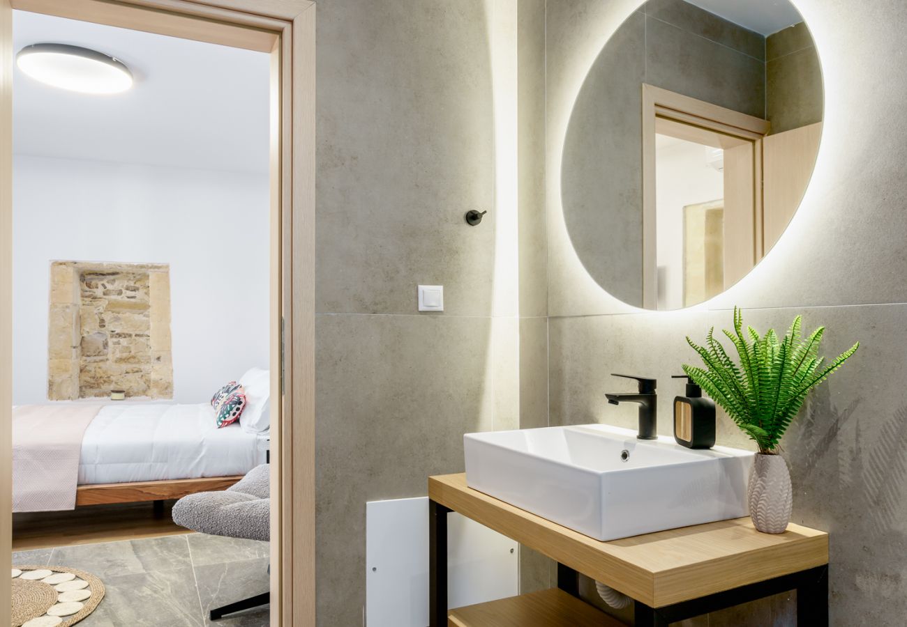 Villa in Kato Poros - Villa Angelo | Bohemian Stone Escape with Pool near Rethymno