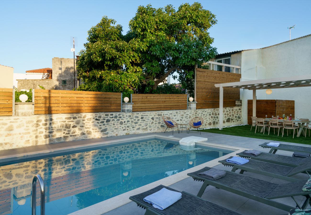 Villa in Kato Poros - Villa Angelo | Bohemian Stone Escape with Pool near Rethymno