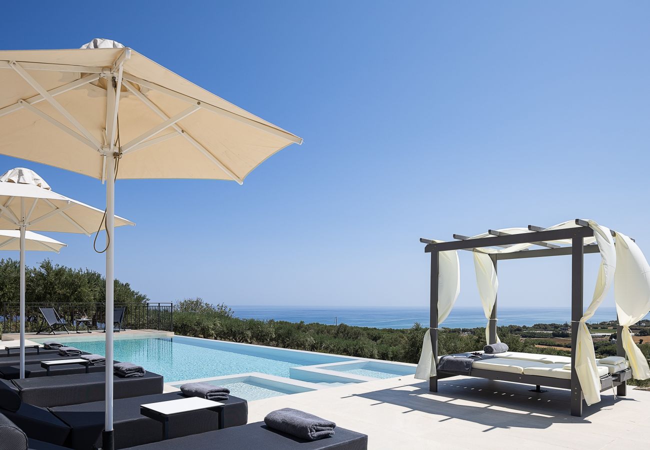 Villa in Episkopi - Serenia Exclusive Residence | Infinity Pool, Sea View, Walk to Beach