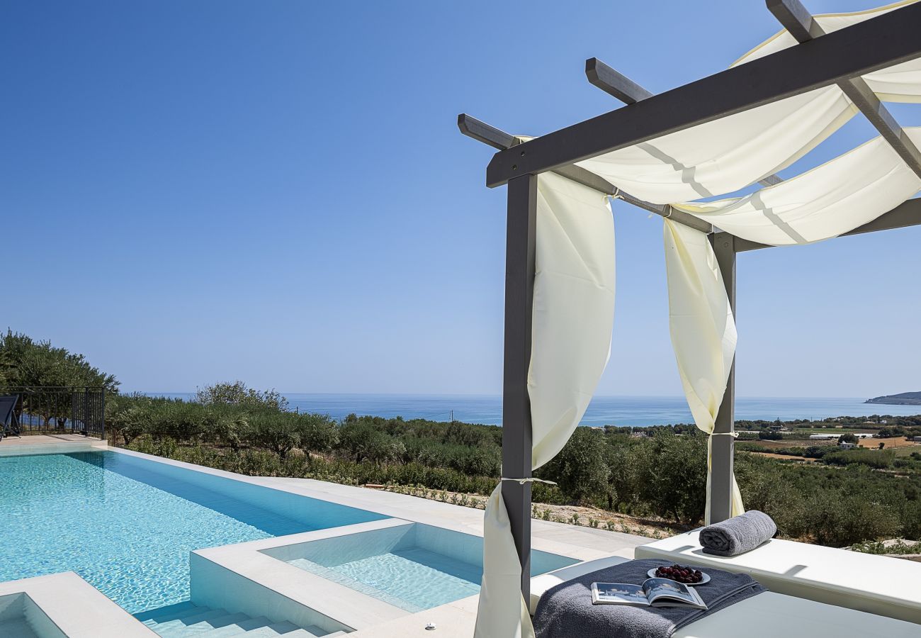 Villa in Episkopi - Serenia Exclusive Residence | Infinity Pool, Sea View, Walk to Beach