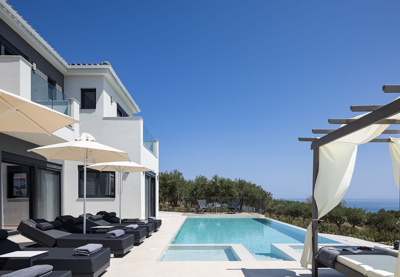 Villa in Episkopi - Serenia Exclusive Residence | Infinity Pool, Sea View, Walk to Beach