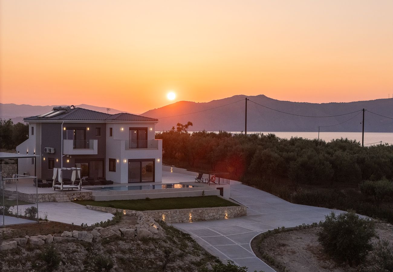 Villa in Episkopi - Serenia Exclusive Residence | Infinity Pool, Sea View, Walk to Beach