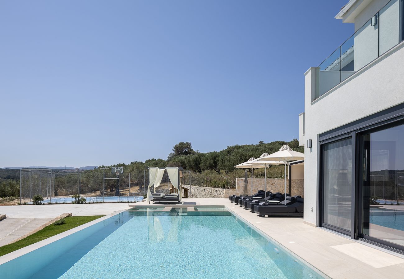 Villa in Episkopi - Serenia Exclusive Residence | Infinity Pool, Sea View, Walk to Beach