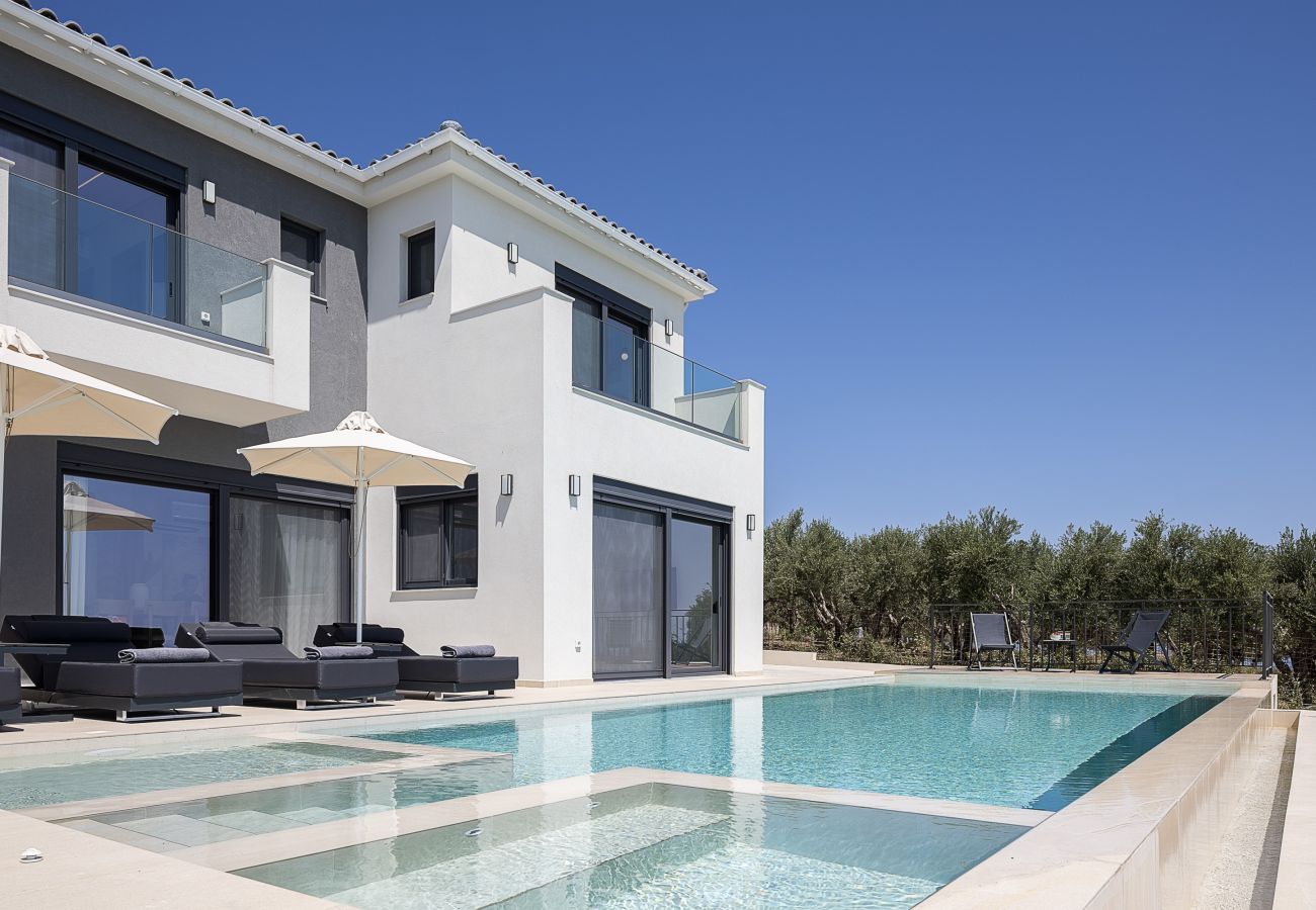 Villa in Episkopi - Serenia Exclusive Residence | Infinity Pool, Sea View, Walk to Beach