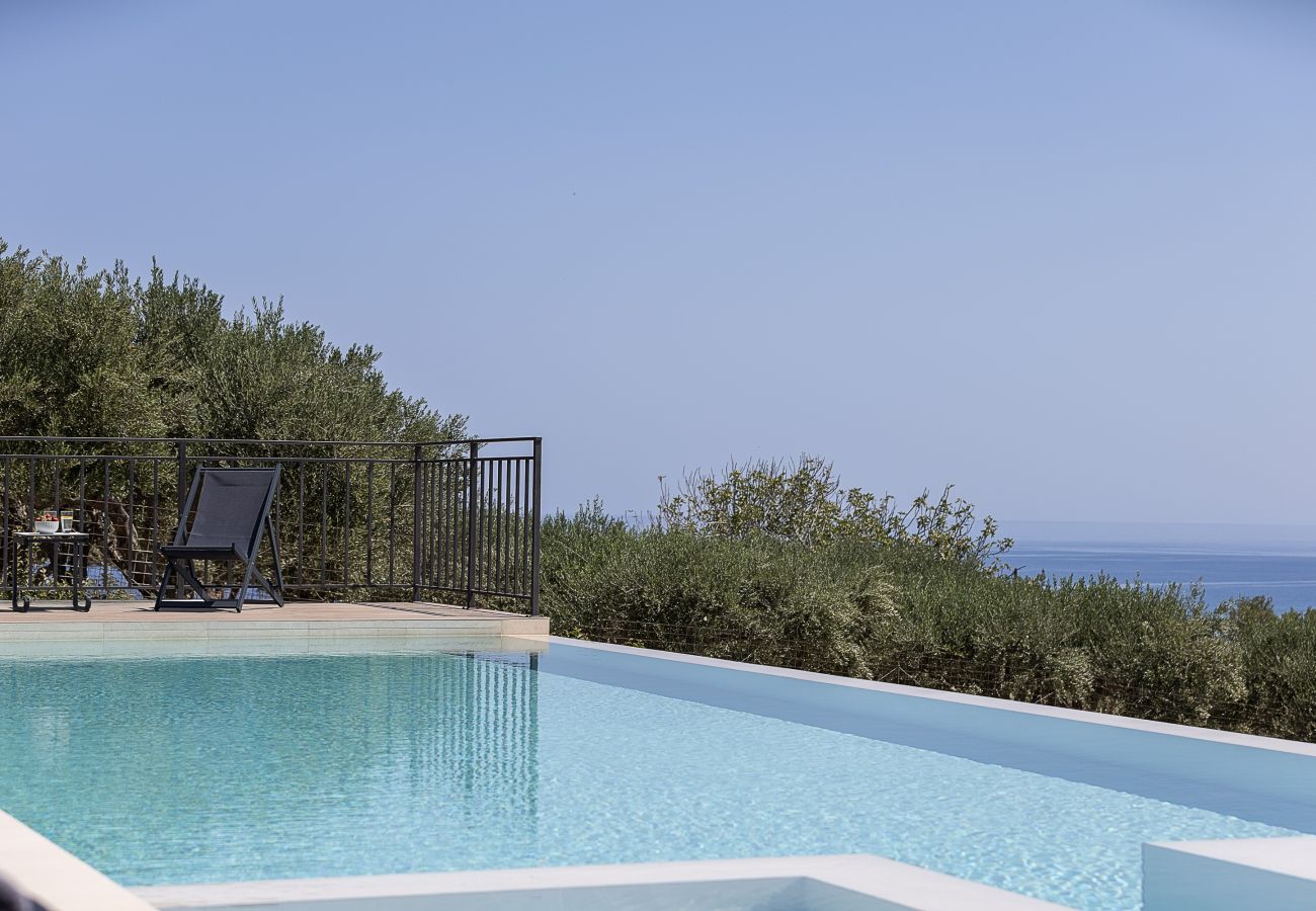 Villa in Episkopi - Serenia Exclusive Residence | Infinity Pool, Sea View, Walk to Beach