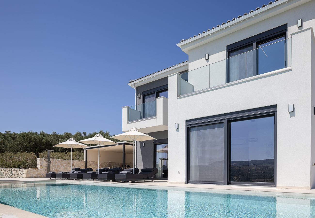 Villa in Episkopi - Serenia Exclusive Residence | Infinity Pool, Sea View, Walk to Beach