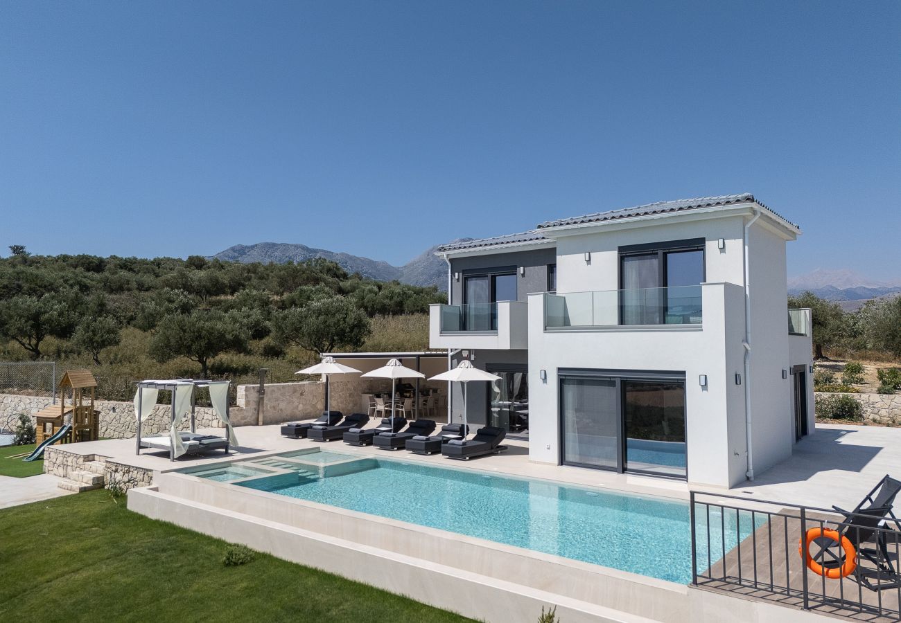 Villa in Episkopi - Serenia Exclusive Residence | Infinity Pool, Sea View, Walk to Beach