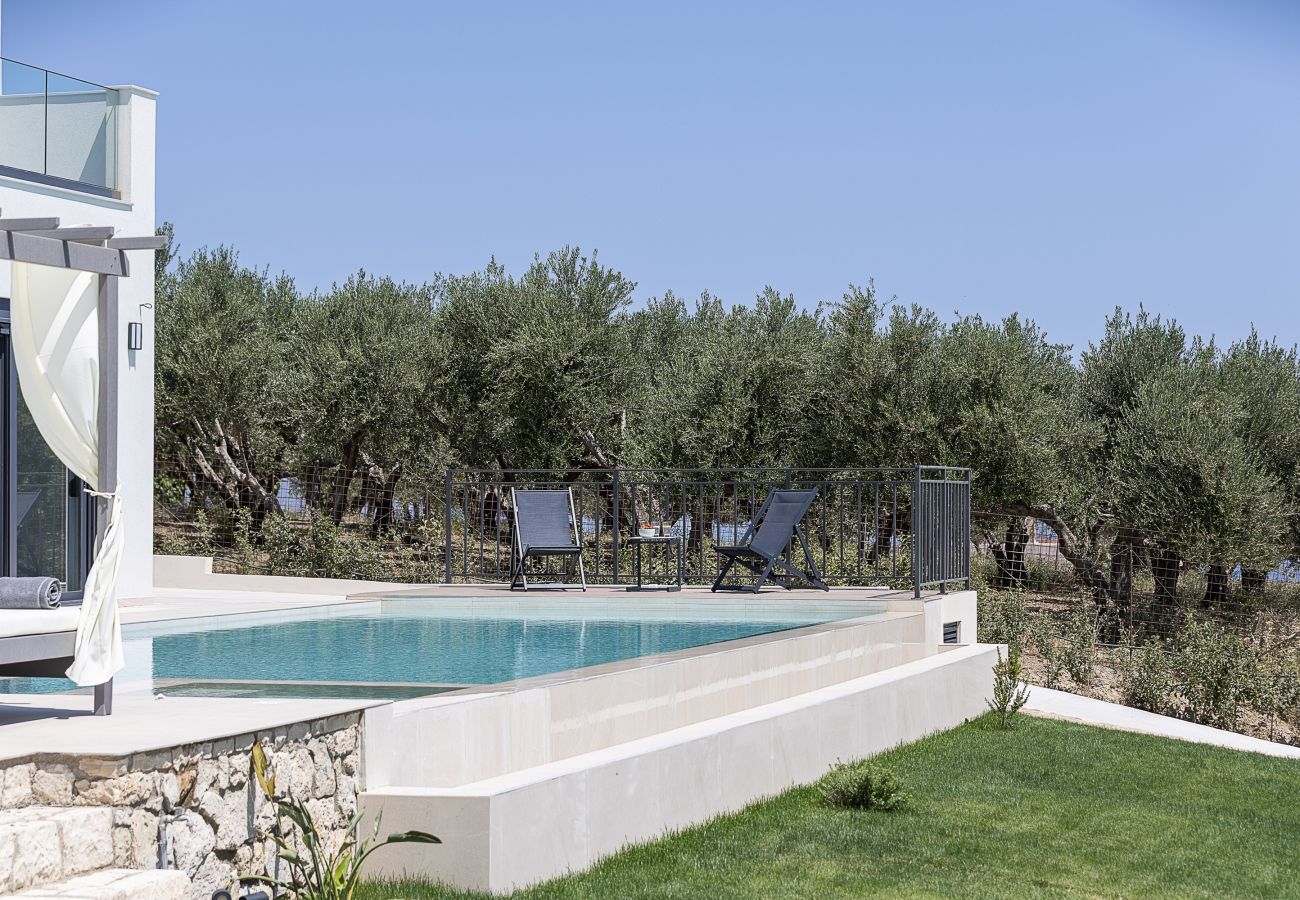Villa in Episkopi - Serenia Exclusive Residence | Infinity Pool, Sea View, Walk to Beach