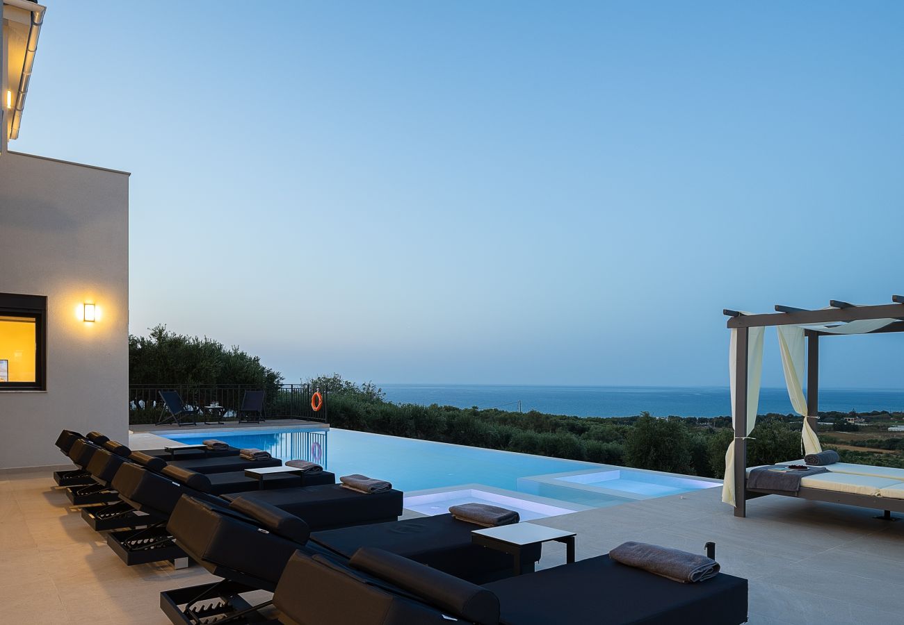 Villa in Episkopi - Serenia Exclusive Residence | Infinity Pool, Sea View, Walk to Beach