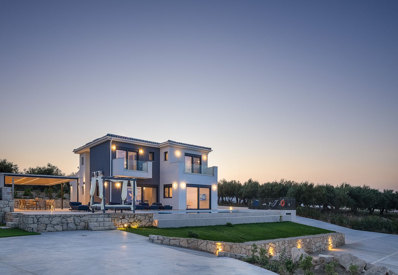 Villa in Episkopi - Serenia Exclusive Residence | Infinity Pool, Sea View, Walk to Beach