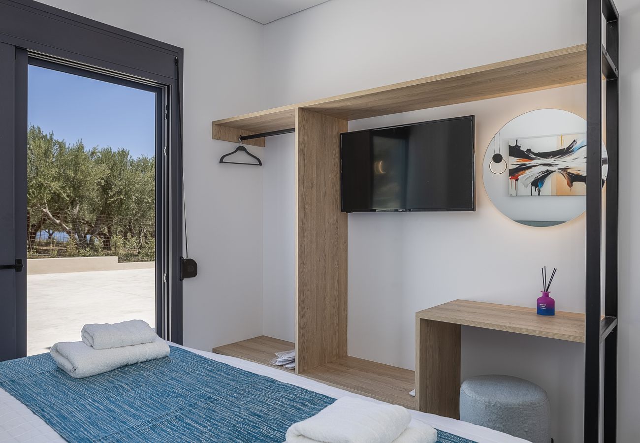 Villa in Episkopi - Serenia Exclusive Residence | Infinity Pool, Sea View, Walk to Beach