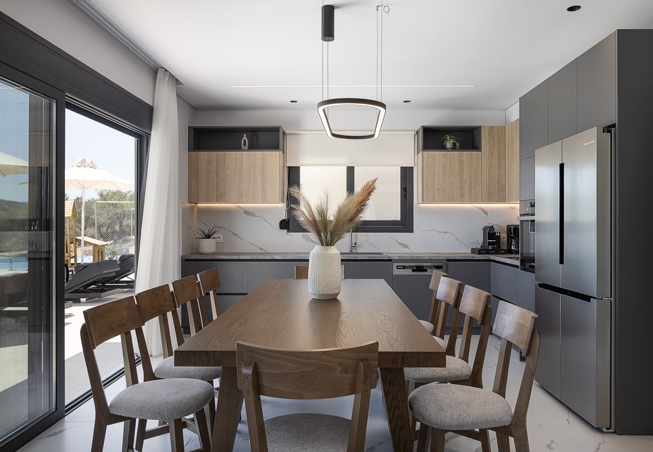 Villa in Episkopi - Serenia Exclusive Residence | Infinity Pool, Sea View, Walk to Beach