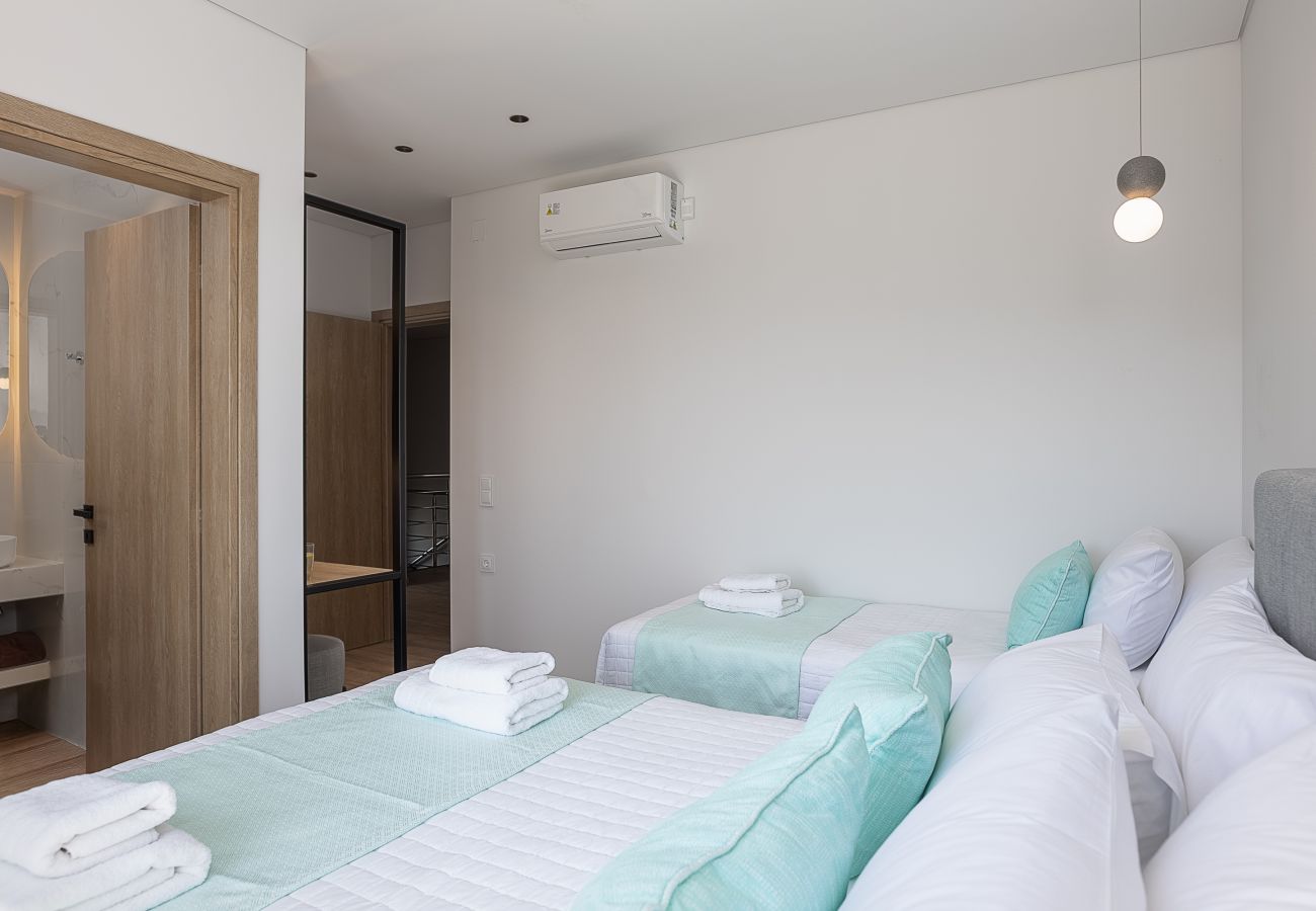Villa in Episkopi - Serenia Exclusive Residence | Infinity Pool, Sea View, Walk to Beach