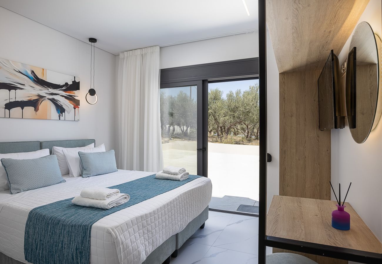 Villa in Episkopi - Serenia Exclusive Residence | Infinity Pool, Sea View, Walk to Beach