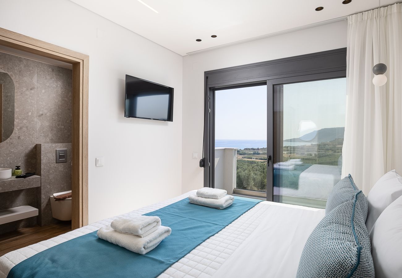 Villa in Episkopi - Serenia Exclusive Residence | Infinity Pool, Sea View, Walk to Beach