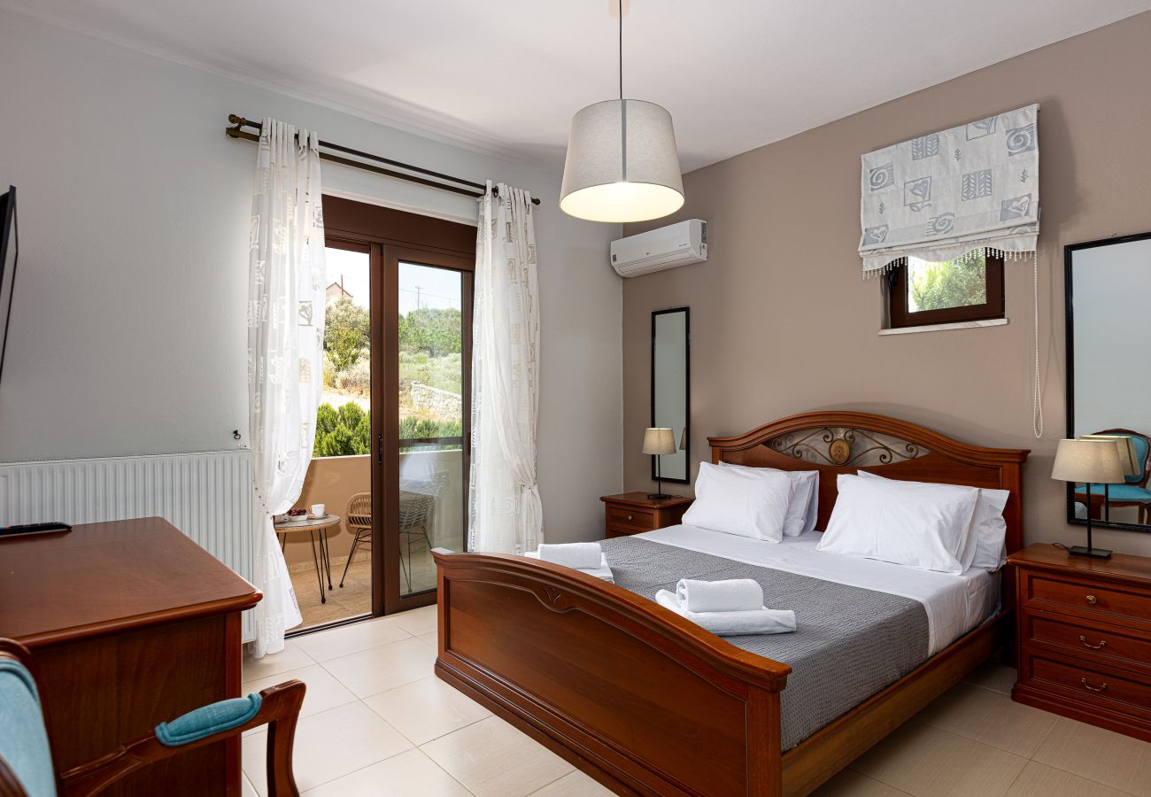 Villa in Phylaki - Villa Elides, a private countryside retreat in northern Crete