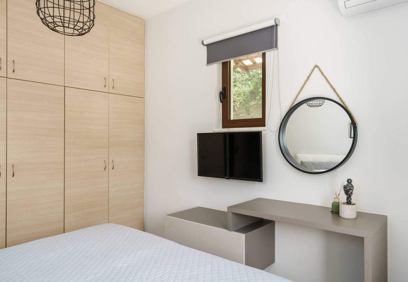 Villa in Phylaki - Villa Elides, a Family Retreat with Pool & Enclosed Garden