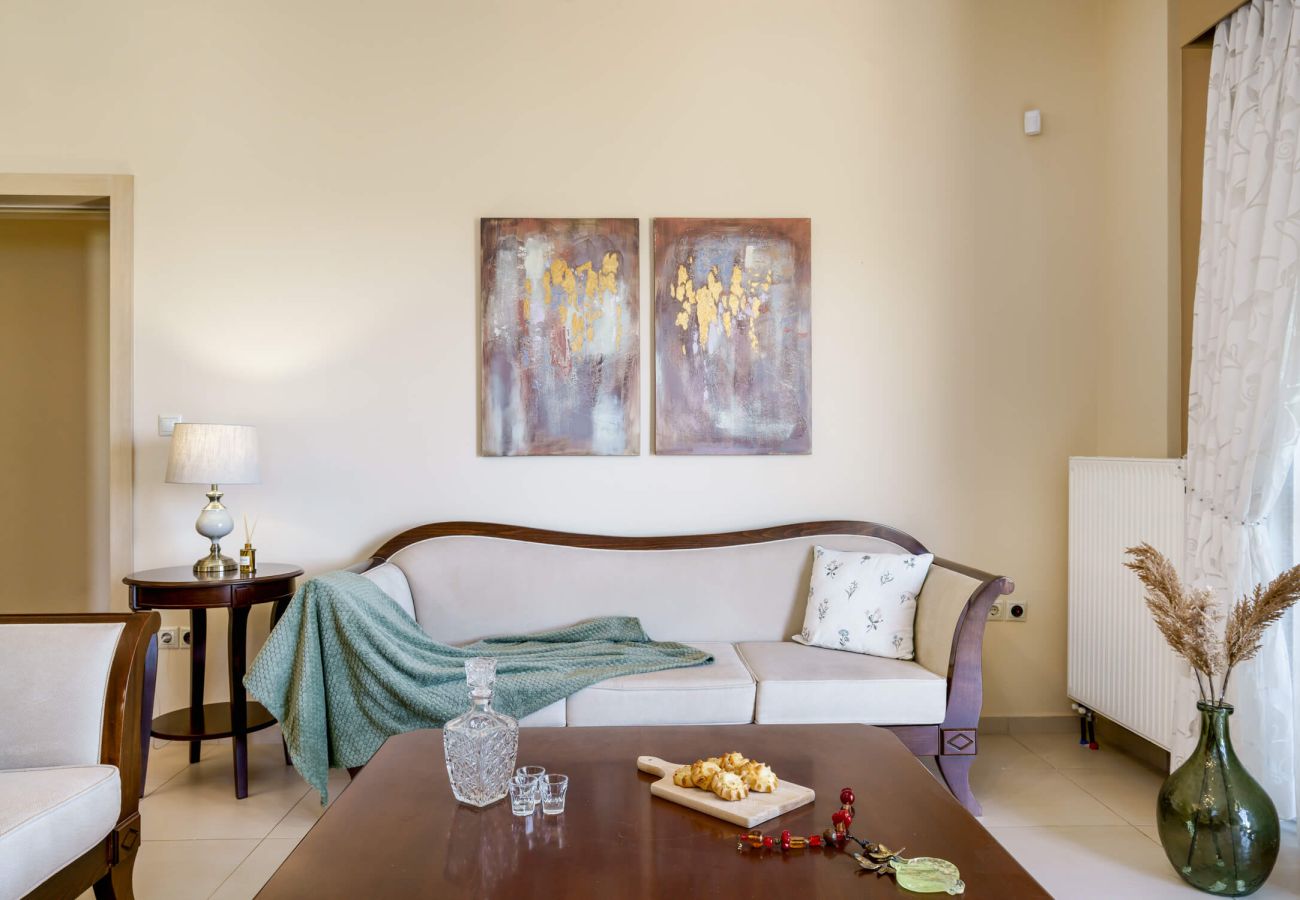 Villa in Phylaki - Villa Elides, a Family Retreat with Pool & Enclosed Garden