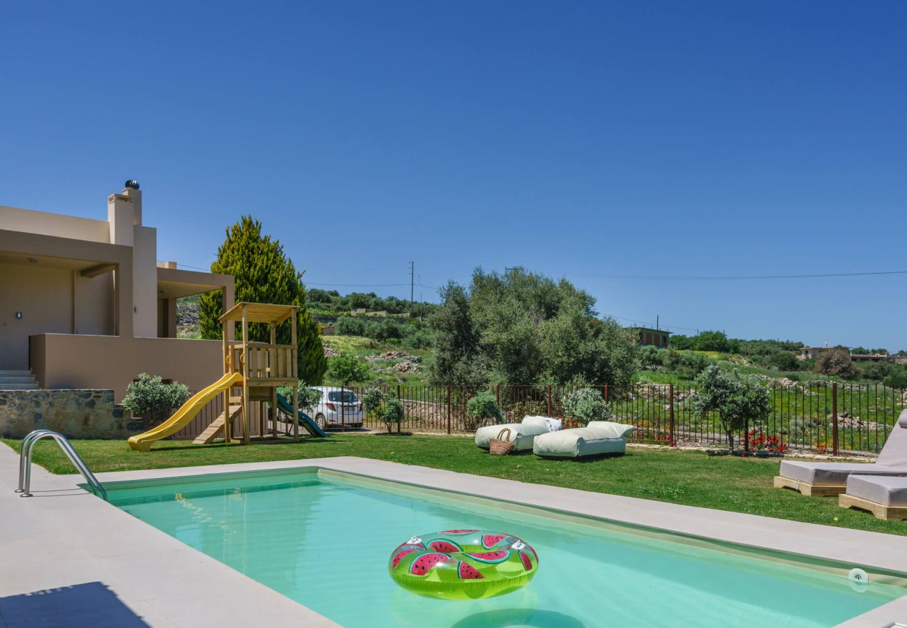 Villa in Phylaki - Villa Elides, a Family Retreat with Pool & Enclosed Garden