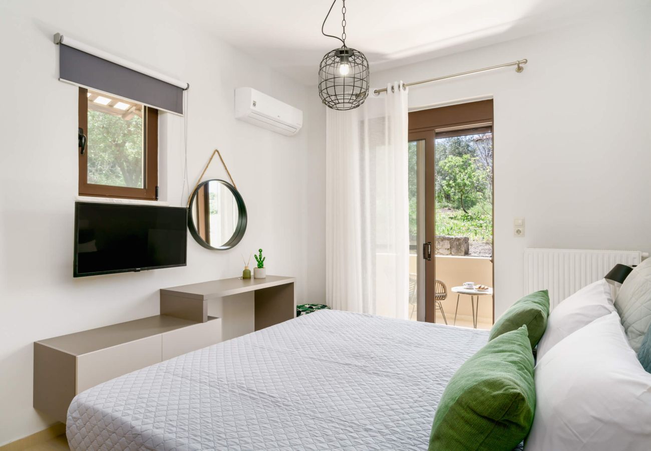 Villa in Phylaki - Villa Elides, a Family Retreat with Pool & Enclosed Garden