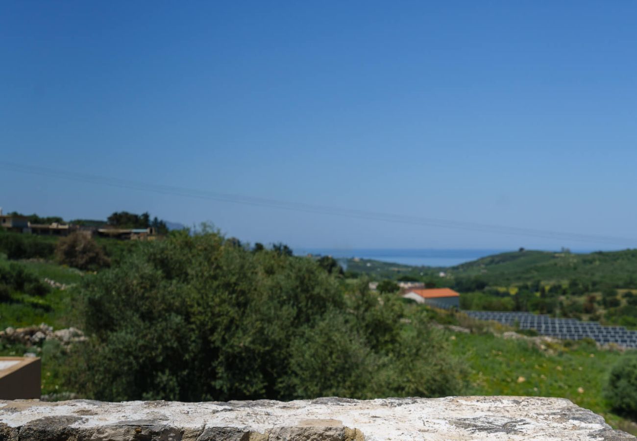 Villa in Phylaki - Villa Elides, a Family Retreat with Pool & Enclosed Garden