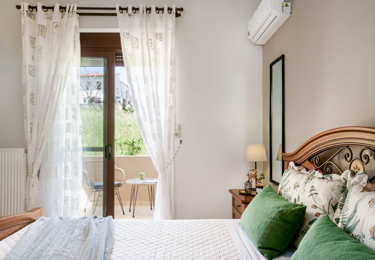Villa in Phylaki - Villa Elides, a Family Retreat with Pool & Enclosed Garden