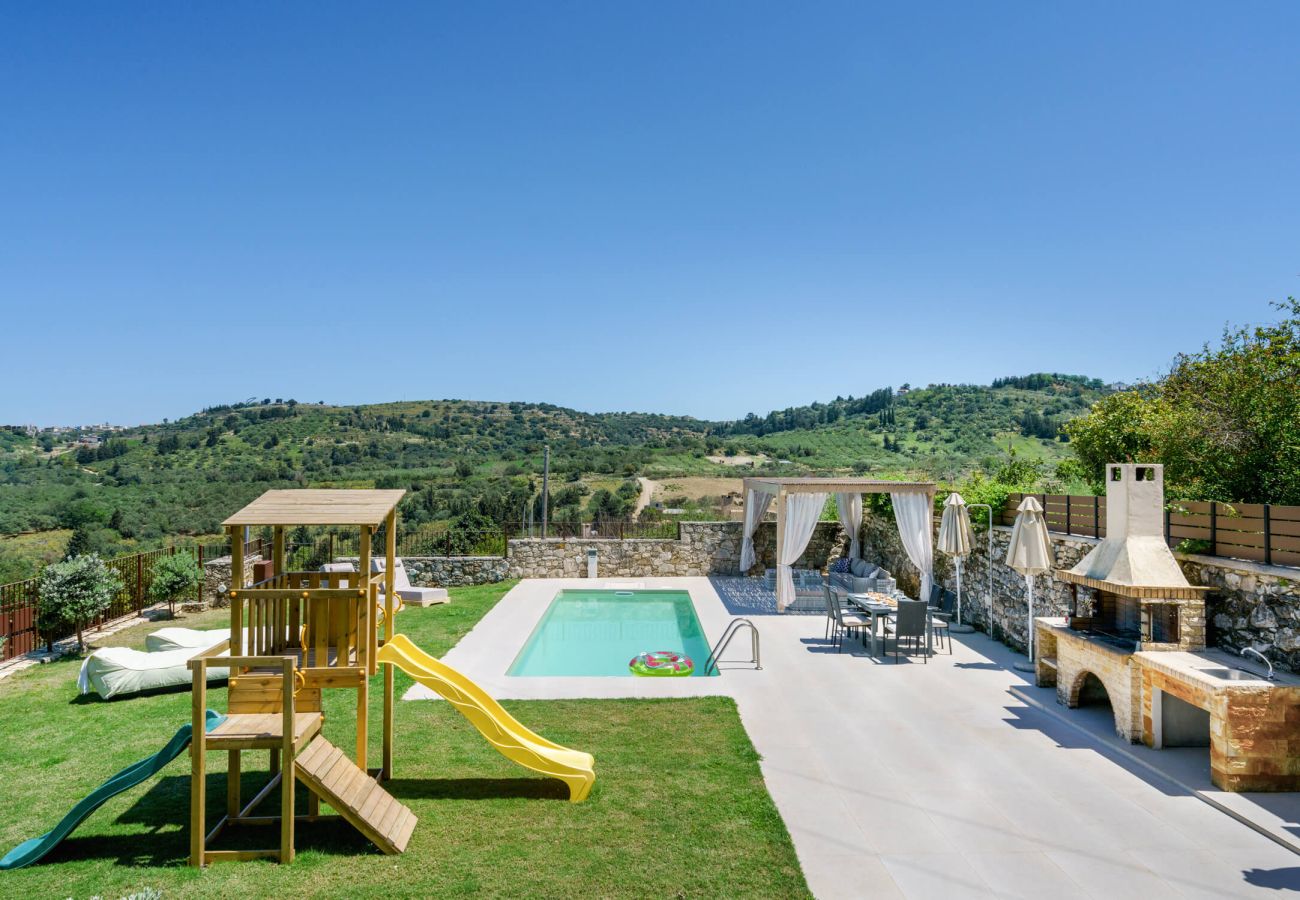 Villa in Phylaki - Villa Elides, a Family Retreat with Pool & Enclosed Garden