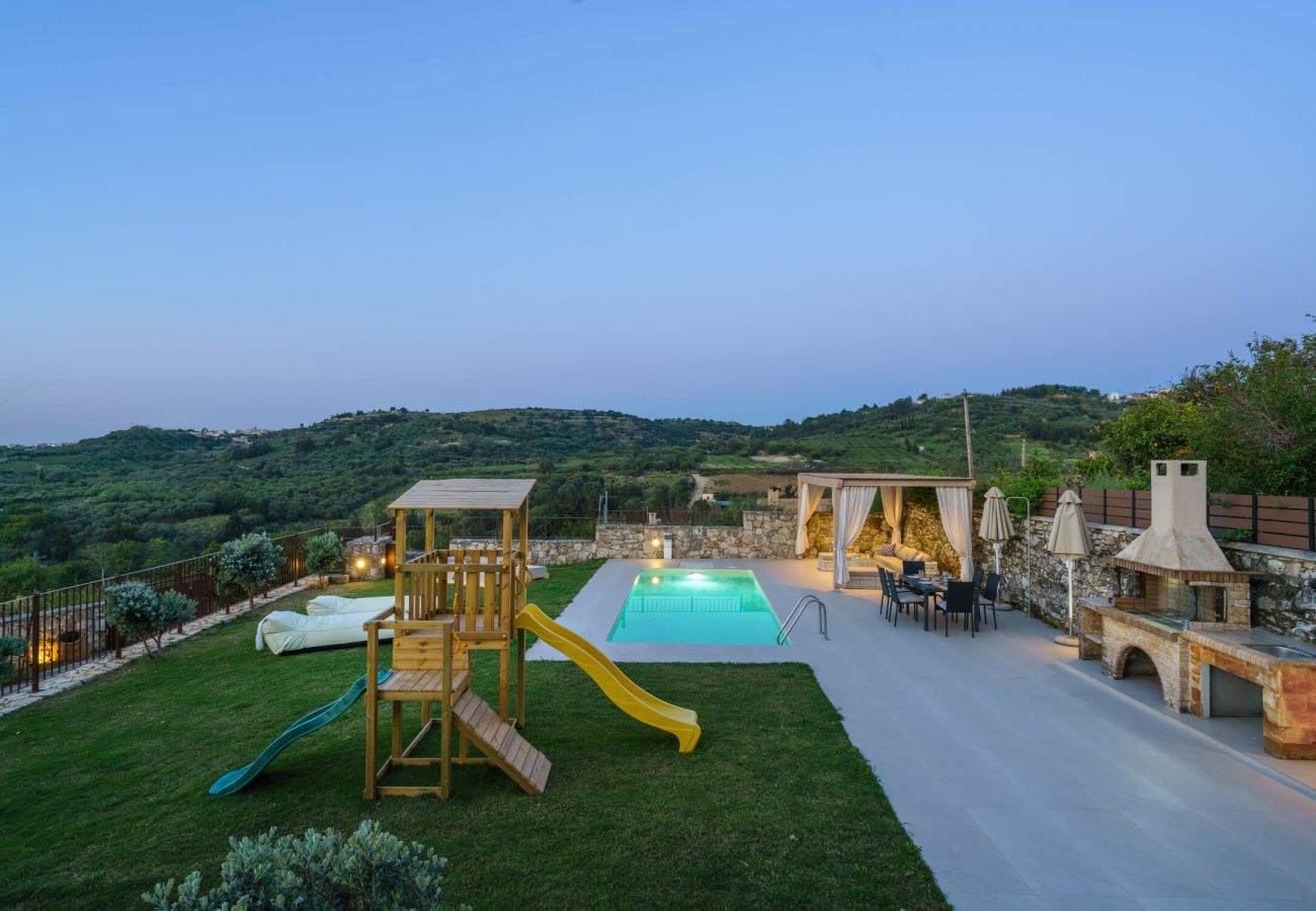 Villa in Phylaki - Villa Elides, a Family Retreat with Pool & Enclosed Garden