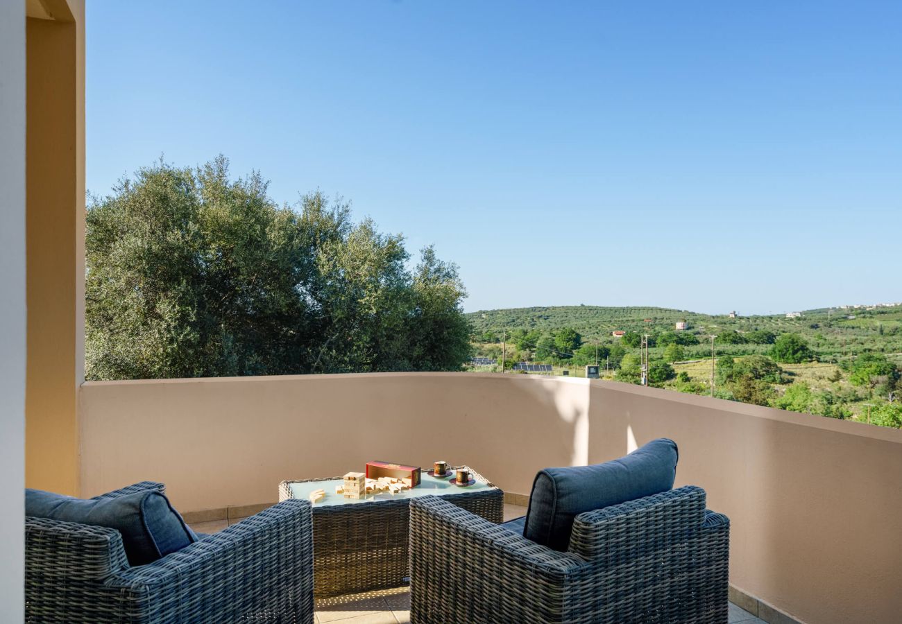Villa in Phylaki - Villa Elides, a Family Retreat with Pool & Enclosed Garden