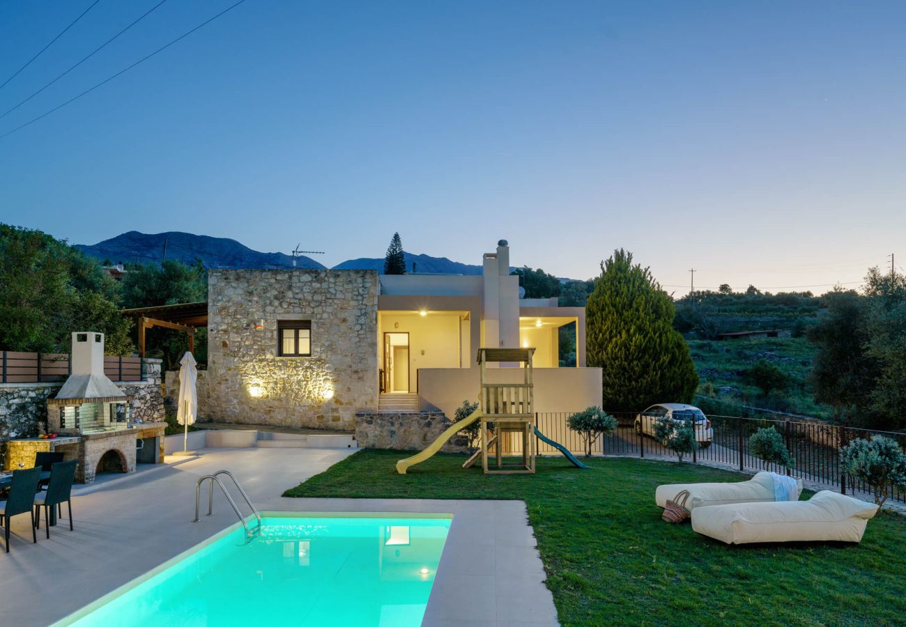 Villa in Phylaki - Villa Elides, a Family Retreat with Pool & Enclosed Garden