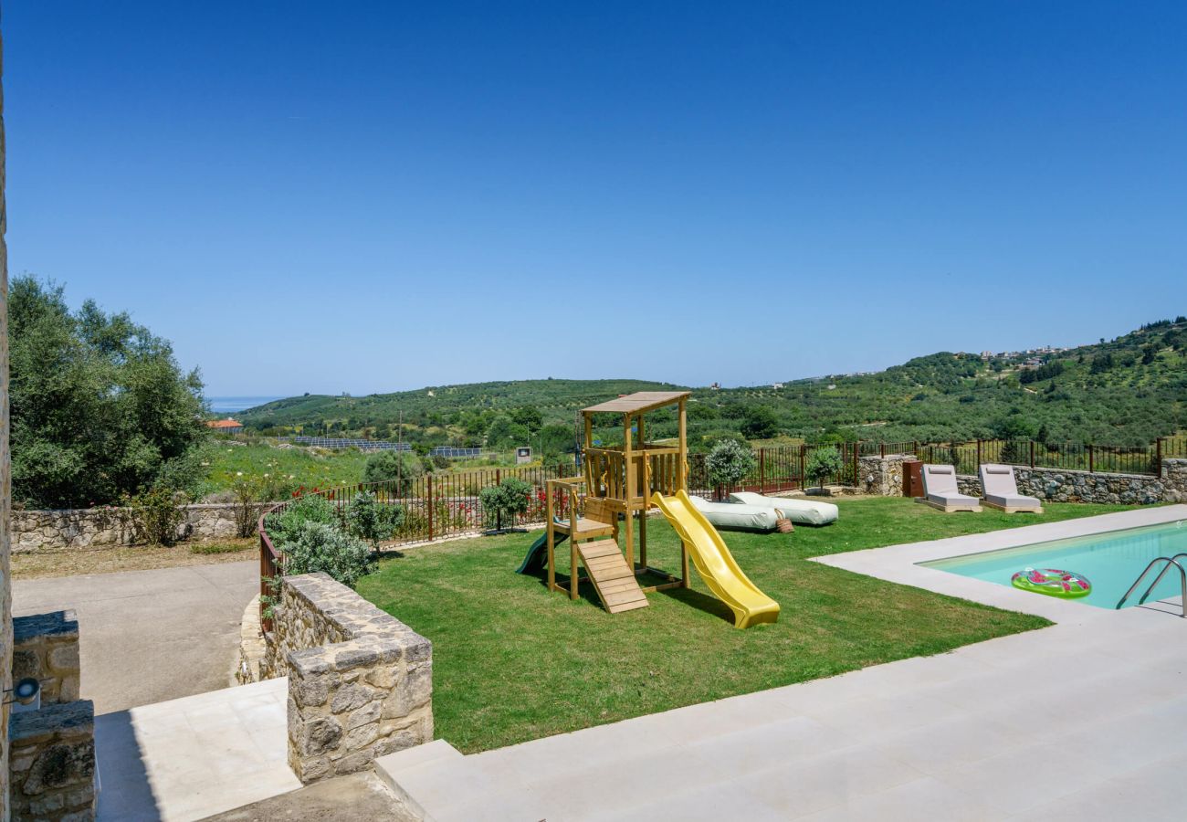 Villa in Phylaki - Villa Elides, a Family Retreat with Pool & Enclosed Garden