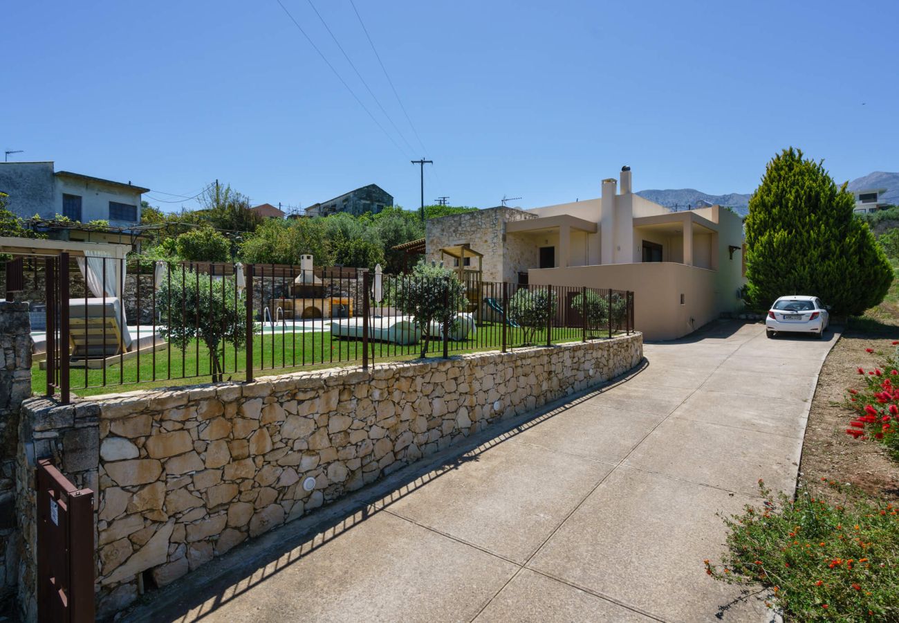 Villa in Phylaki - Villa Elides, a Family Retreat with Pool & Enclosed Garden