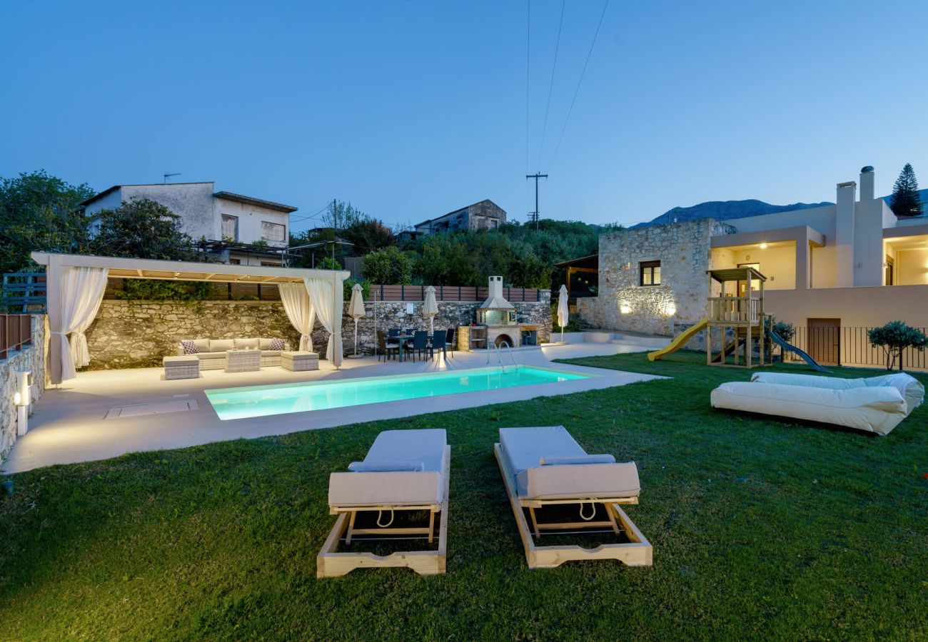 Villa in Phylaki - Villa Elides, a Family Retreat with Pool & Enclosed Garden