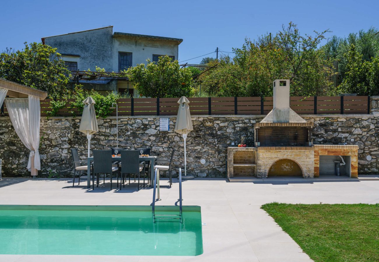 Villa in Phylaki - Villa Elides, a Family Retreat with Pool & Enclosed Garden