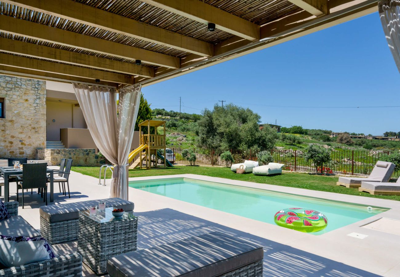 Villa in Phylaki - Villa Elides, a Family Retreat with Pool & Enclosed Garden