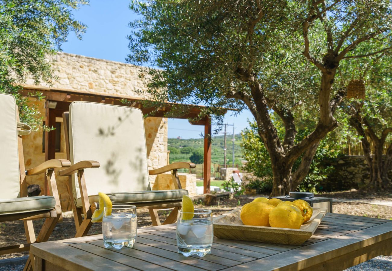 Villa in Phylaki - Villa Elides, a Family Retreat with Pool & Enclosed Garden