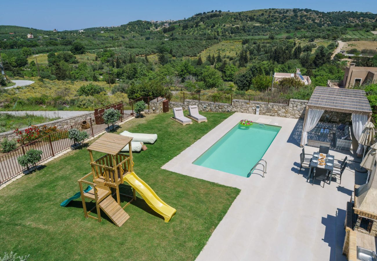 Villa in Phylaki - Villa Elides, a Family Retreat with Pool & Enclosed Garden