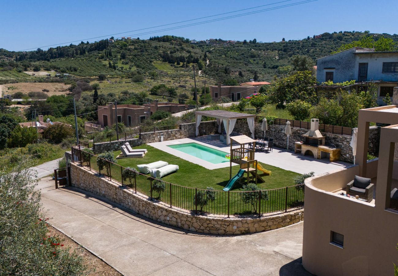Villa in Phylaki - Villa Elides, a Family Retreat with Pool & Enclosed Garden