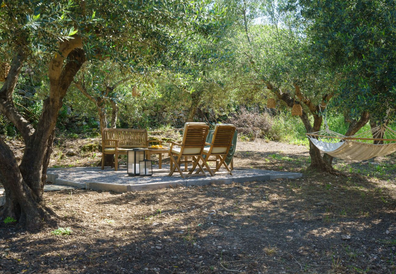 Villa in Phylaki - Villa Elides, a Family Retreat with Pool & Enclosed Garden