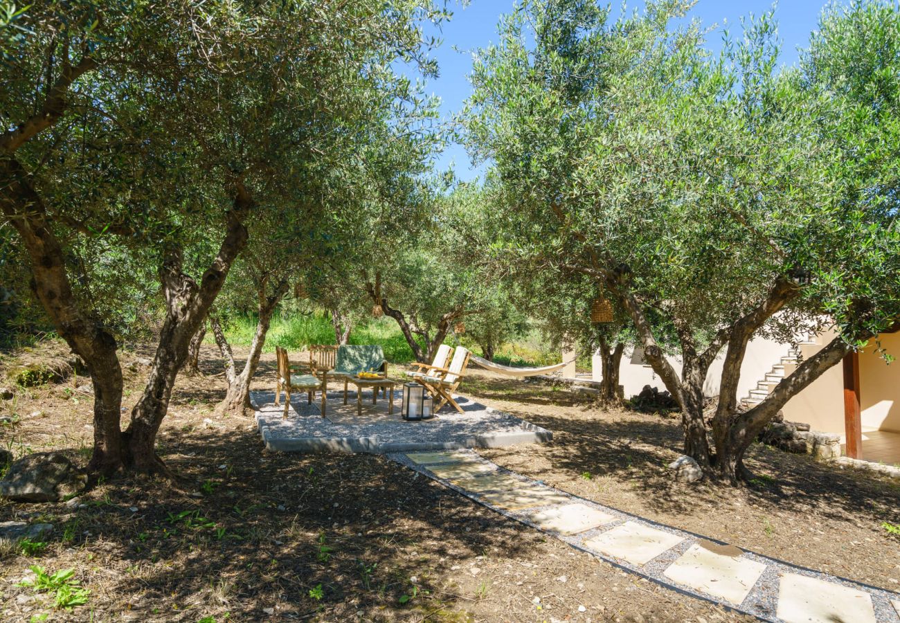 Villa in Phylaki - Villa Elides, a Family Retreat with Pool & Enclosed Garden